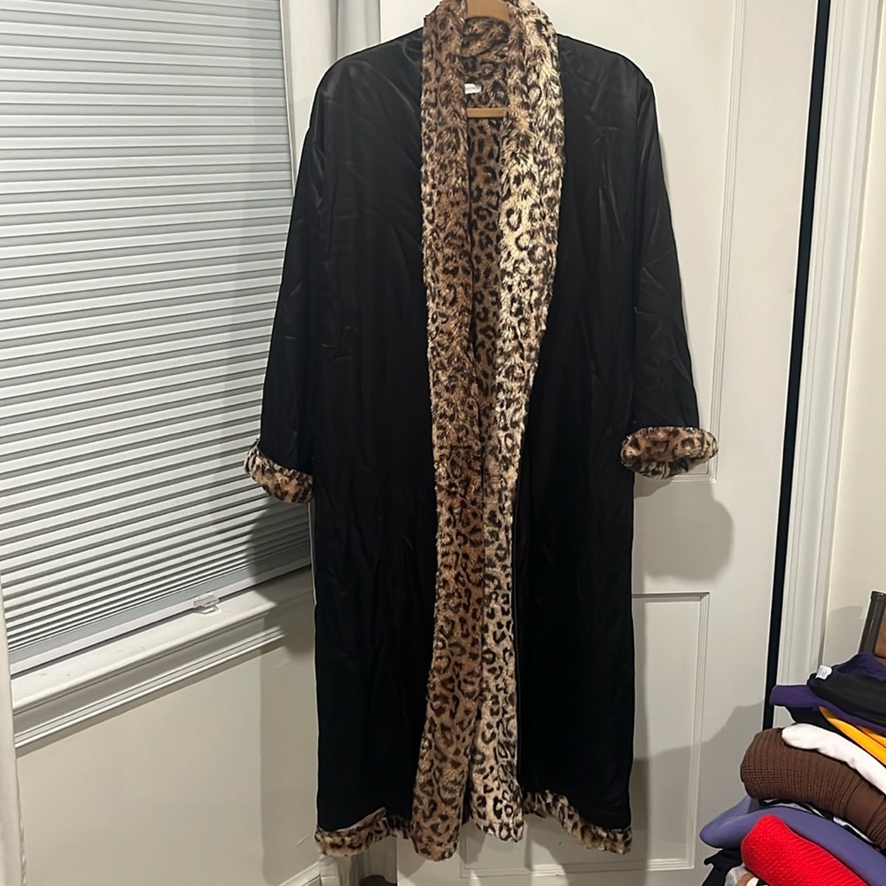 Giraffe at Home Luxe Satin Leopard Robe